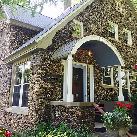 Aberdeen Stone Cottage B&B Traverse City Exteriér fotografie