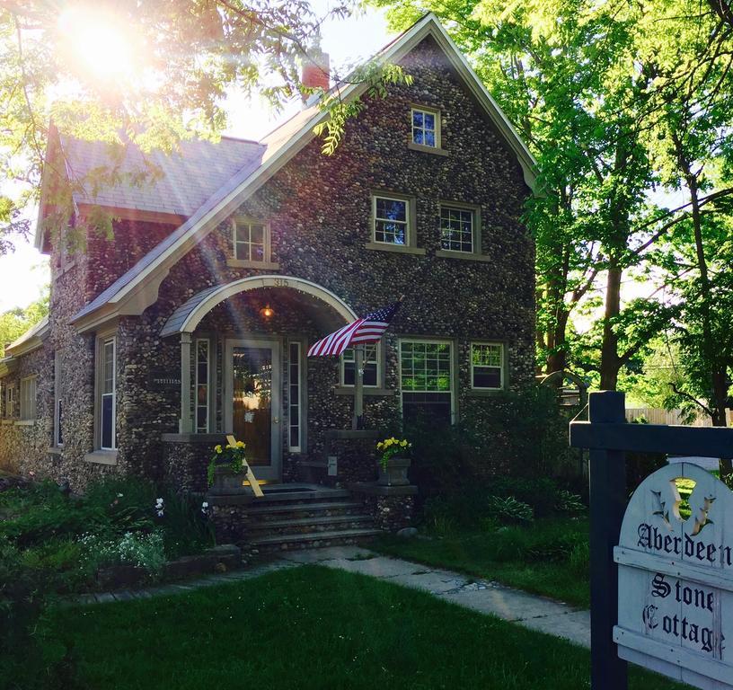Aberdeen Stone Cottage B&B Traverse City Exteriér fotografie