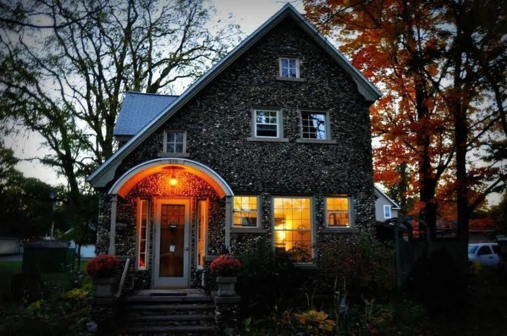 Aberdeen Stone Cottage B&B Traverse City Exteriér fotografie
